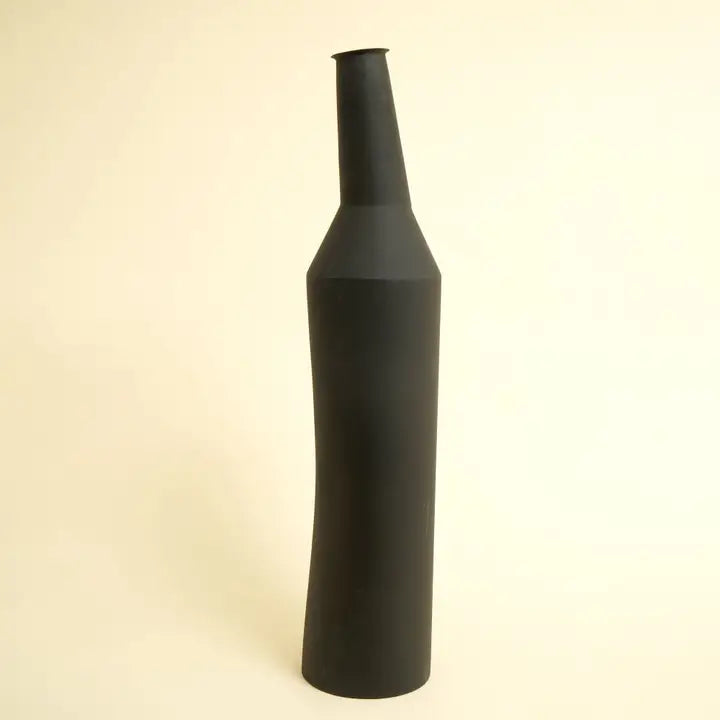 Elegant Tall Vase – Decorative Centerpiece for Modern Interiors