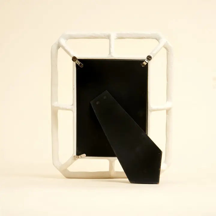 Modern Mesh 5x7 Photo Frame – Stylish Desk & Shelf Décor