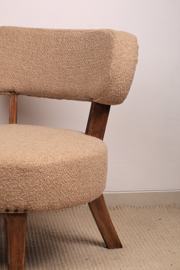 Modern Upholstered Lounge Chair with Wooden Legs