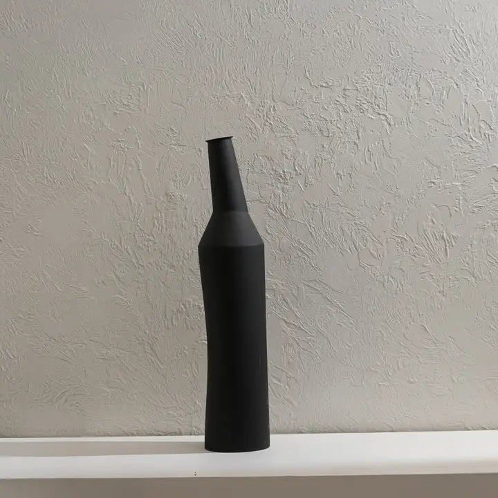 Elegant Tall Vase – Decorative Centerpiece for Modern Interiors