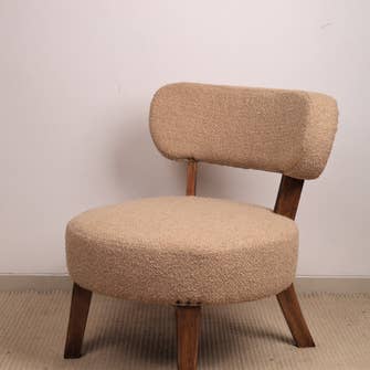 Modern Upholstered Lounge Chair with Wooden Legs