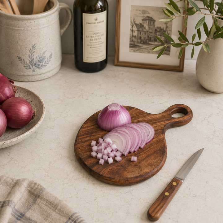 Heritage Teardrop Chopping Board in Acacia Wood 18x28 cm