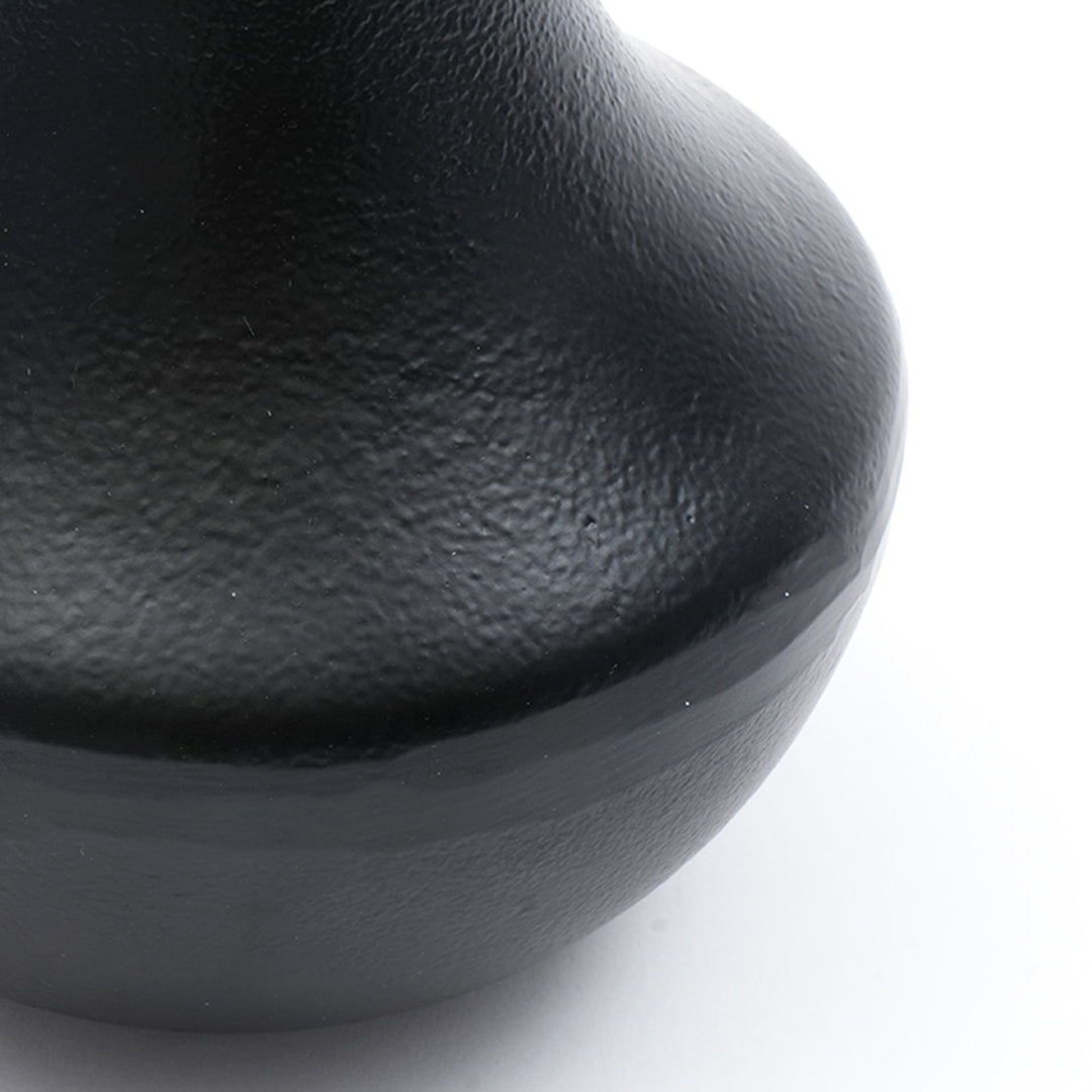Vase sophistiqué en aluminium noir – Élégance moderne pour votre déco