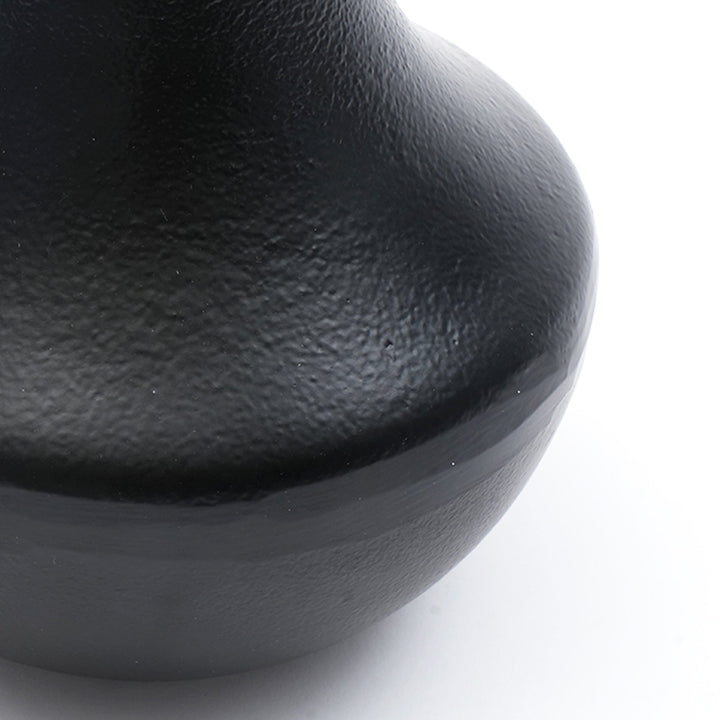 Vase sophistiqué en aluminium noir – Élégance moderne pour votre déco