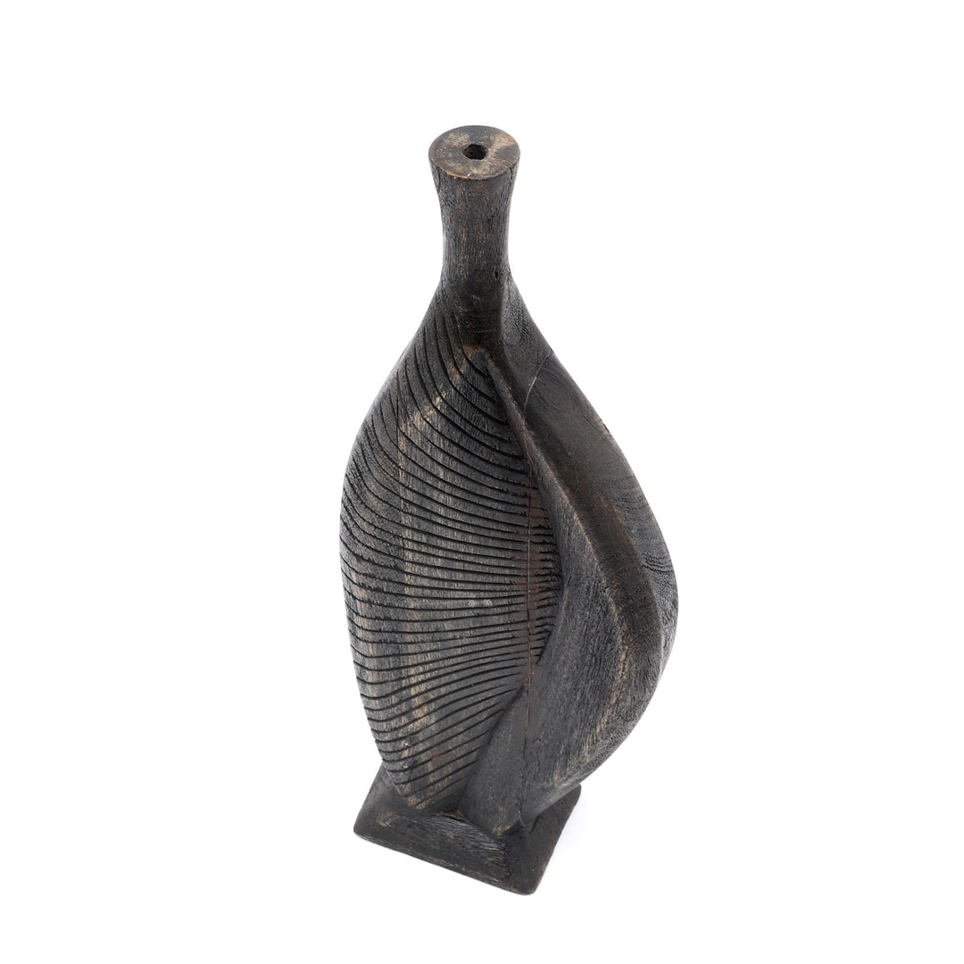 ELEGANTE VISSENPOT VAN HOUT UIT HERNIEUWDE BRON, GESNEDEN EN MET ZWARTE PATINAAFWERKING