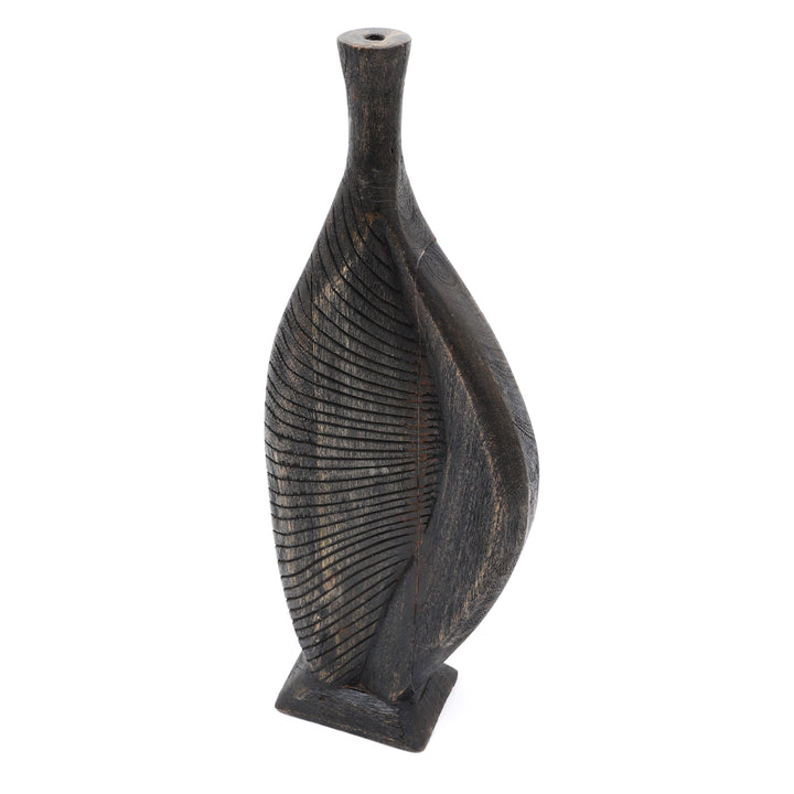 ELEGANTE VISSENPOT VAN HOUT UIT HERNIEUWDE BRON, GESNEDEN EN MET ZWARTE PATINAAFWERKING
