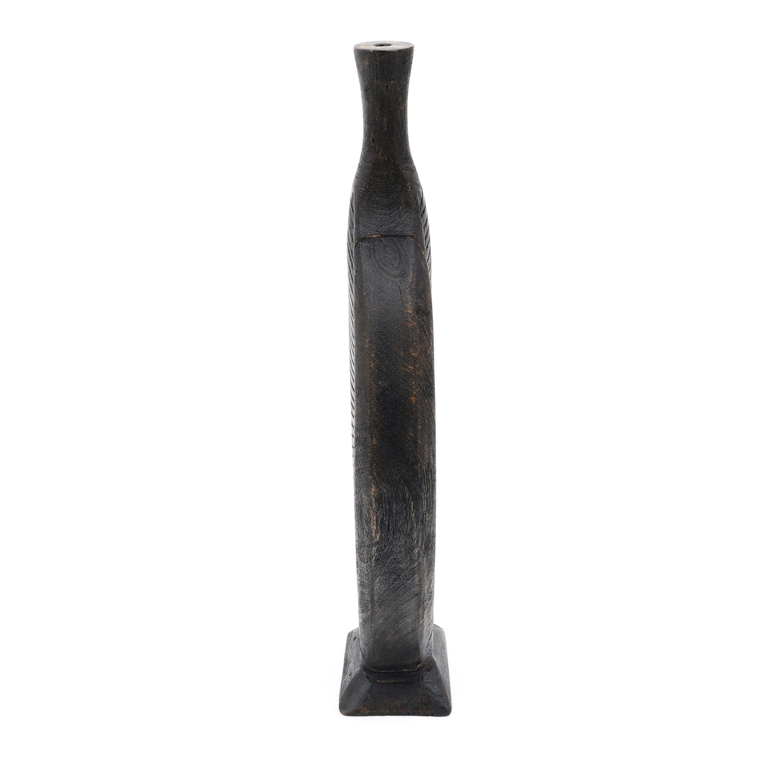 ELEGANTE VISSENPOT VAN HOUT UIT HERNIEUWDE BRON, GESNEDEN EN MET ZWARTE PATINAAFWERKING