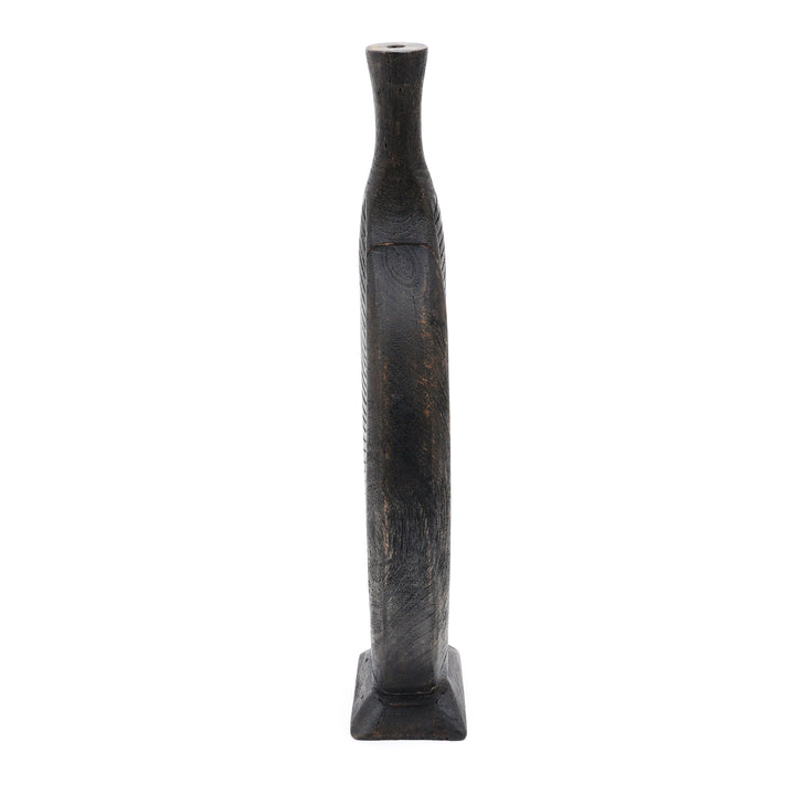 ELEGANTE VISSENPOT VAN HOUT UIT HERNIEUWDE BRON, GESNEDEN EN MET ZWARTE PATINAAFWERKING