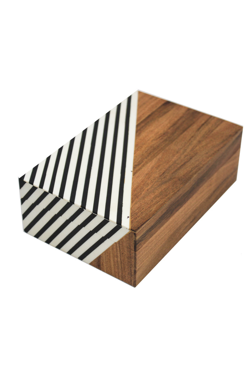 Scatola in Legno e Resina – Stoccaggio Elegante con Raffinatezza Naturale