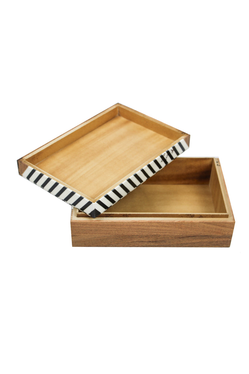 Scatola in Legno e Resina – Stoccaggio Elegante con Raffinatezza Naturale