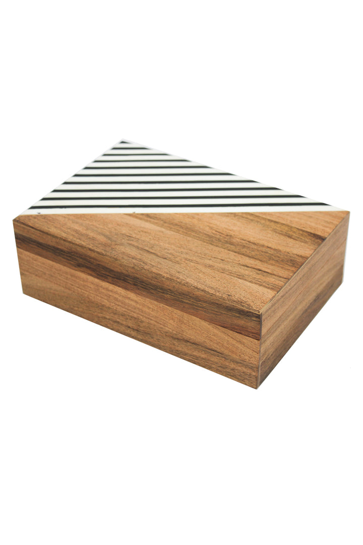 Scatola in Legno e Resina – Stoccaggio Elegante con Raffinatezza Naturale