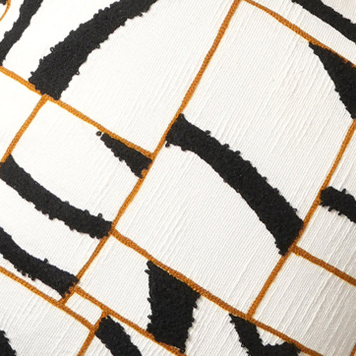 Coussin motif labyrinthe 100 % coton avec rembourrage.