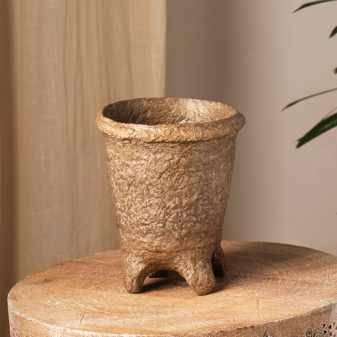 Oude papieren rommelige Vass-pot in rustieke afwerking SR-055