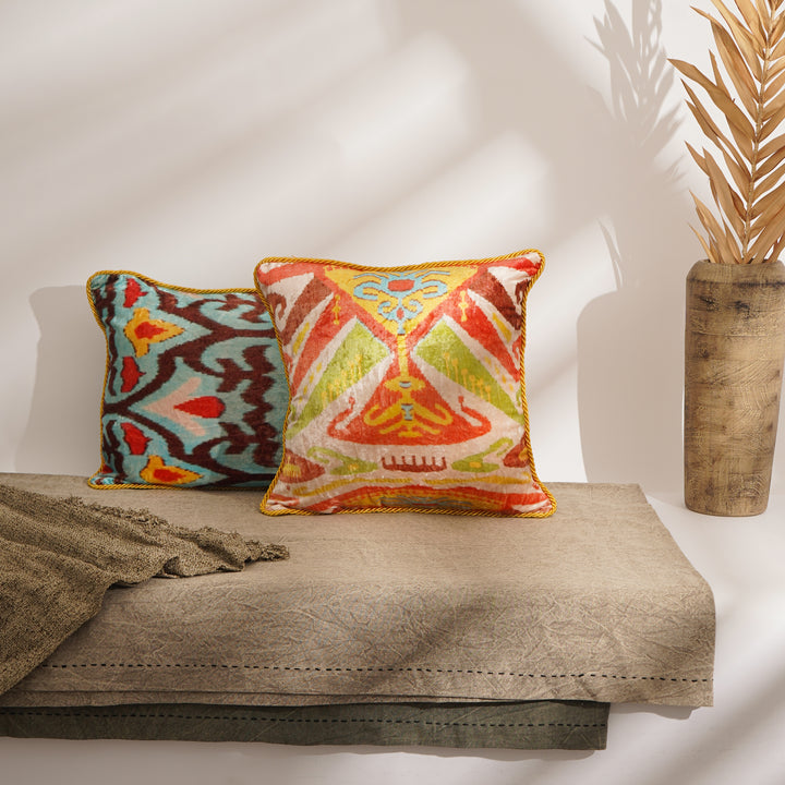 HOUSSE DE COUSSIN IMPRIMÉE EN COTON VISCOSE AVEC PIPING