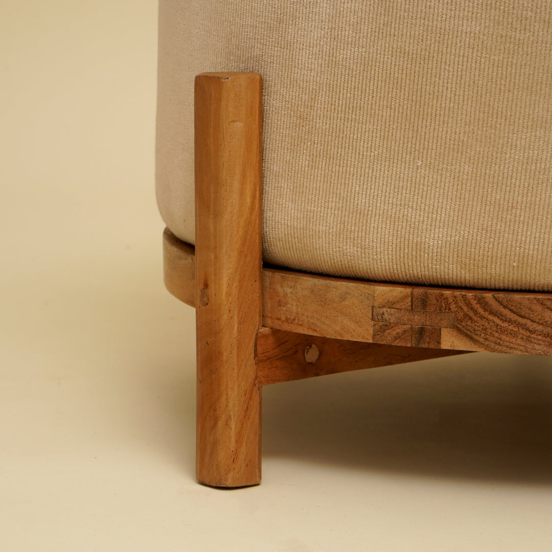 Ottoman avec pieds en bois et poignée - Beige