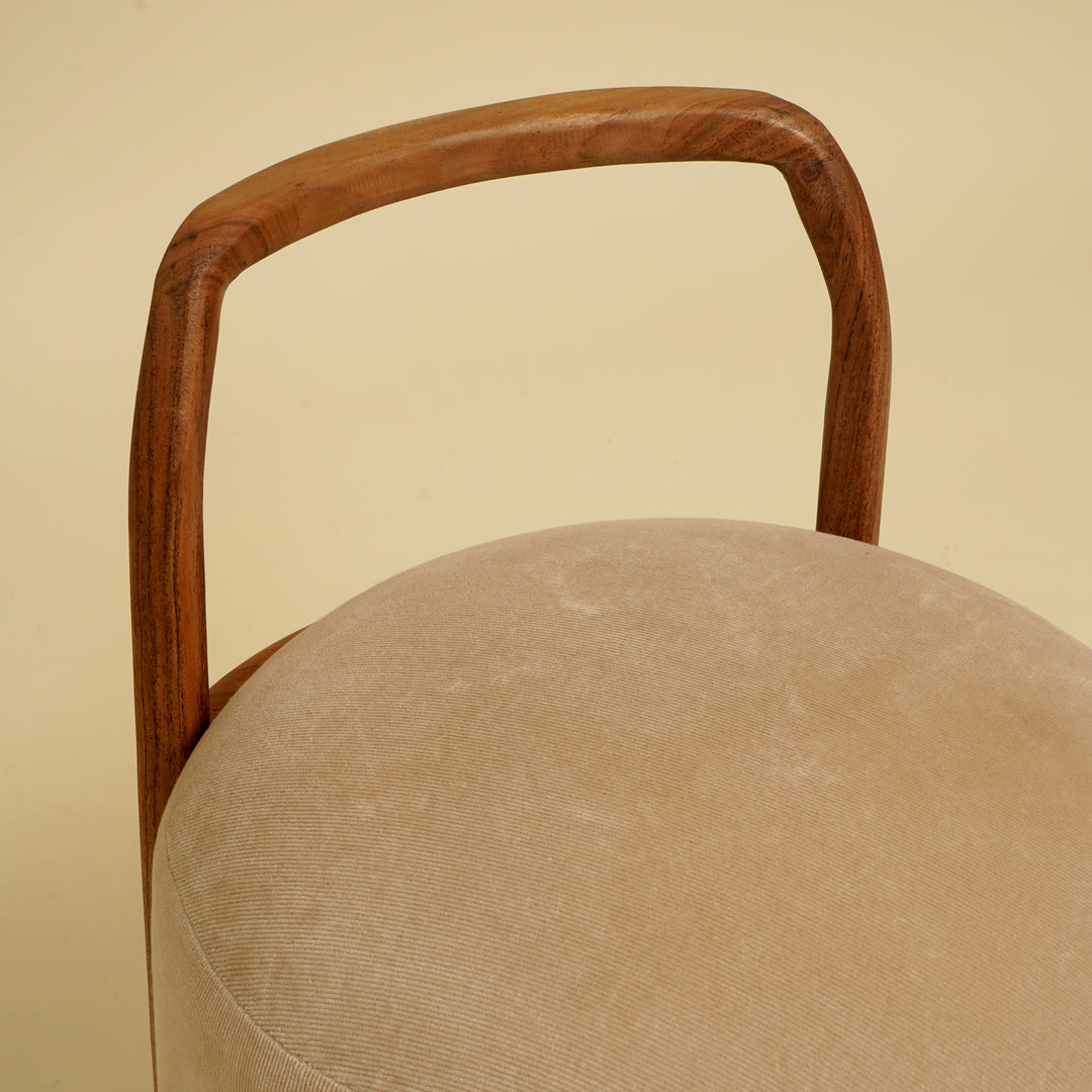 Ottoman avec pieds en bois et poignée - Beige