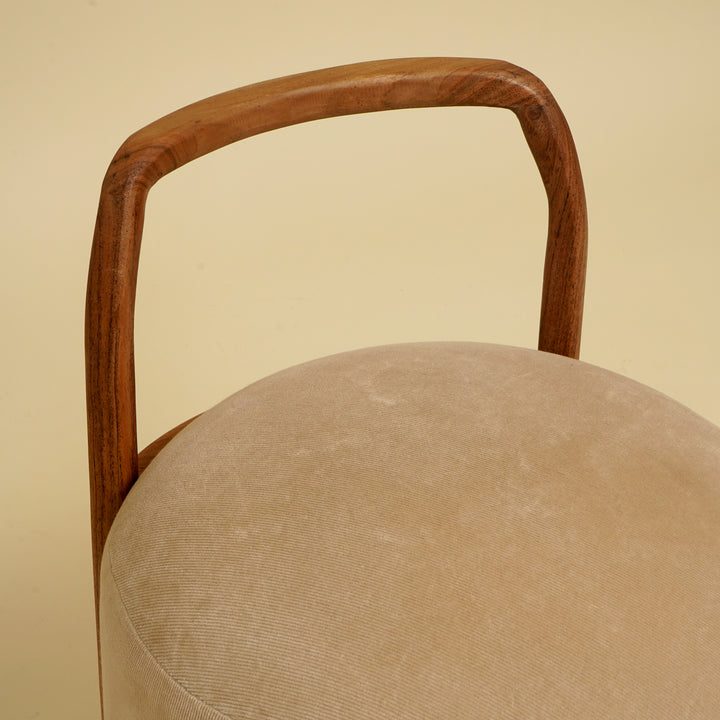 Ottoman avec pieds en bois et poignée - Beige