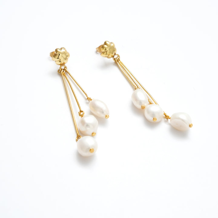 Elegant Pearl Drop Earrings – Classic Design