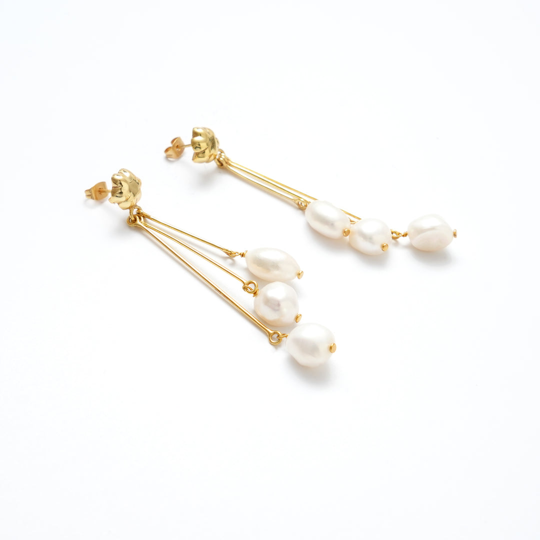 Elegant Pearl Drop Earrings – Classic Design