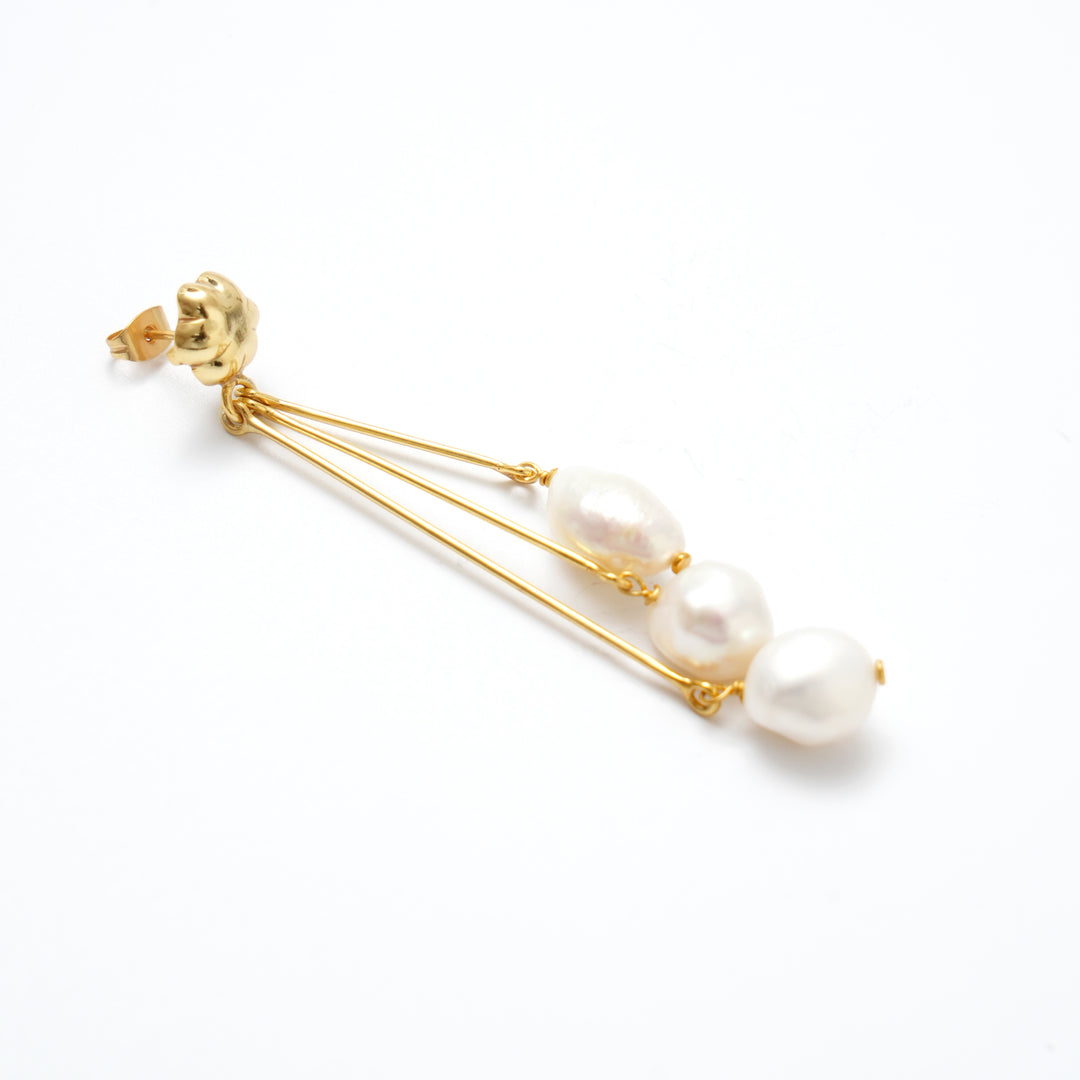 Elegant Pearl Drop Earrings – Classic Design