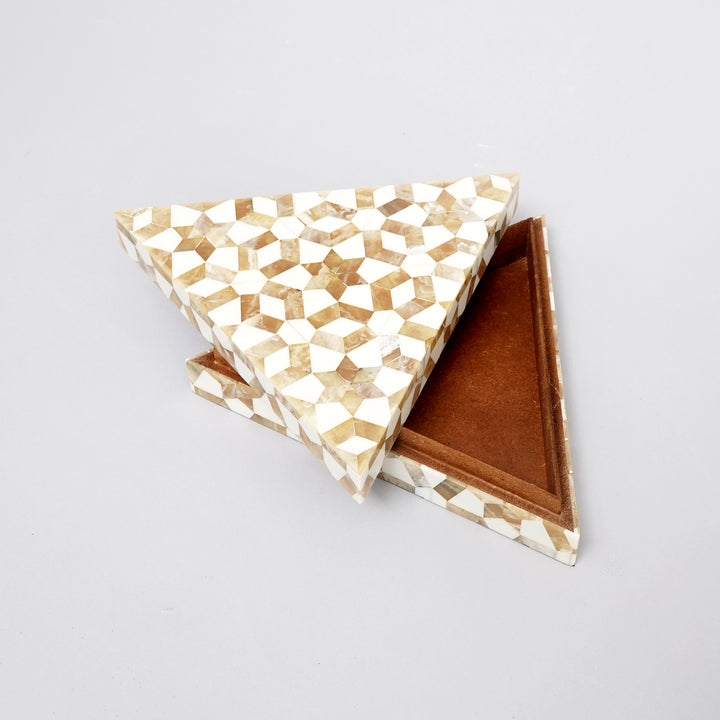 BOÎTE TRIANGLE MOTIF GÉOMÉTRIQUE