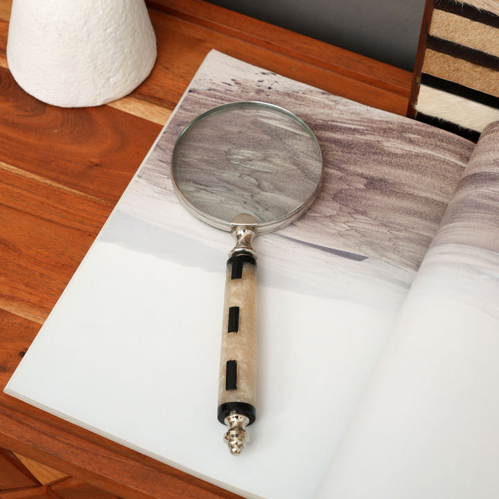 Resin Handle Magnifying Glass with Steel Frame | Black & White