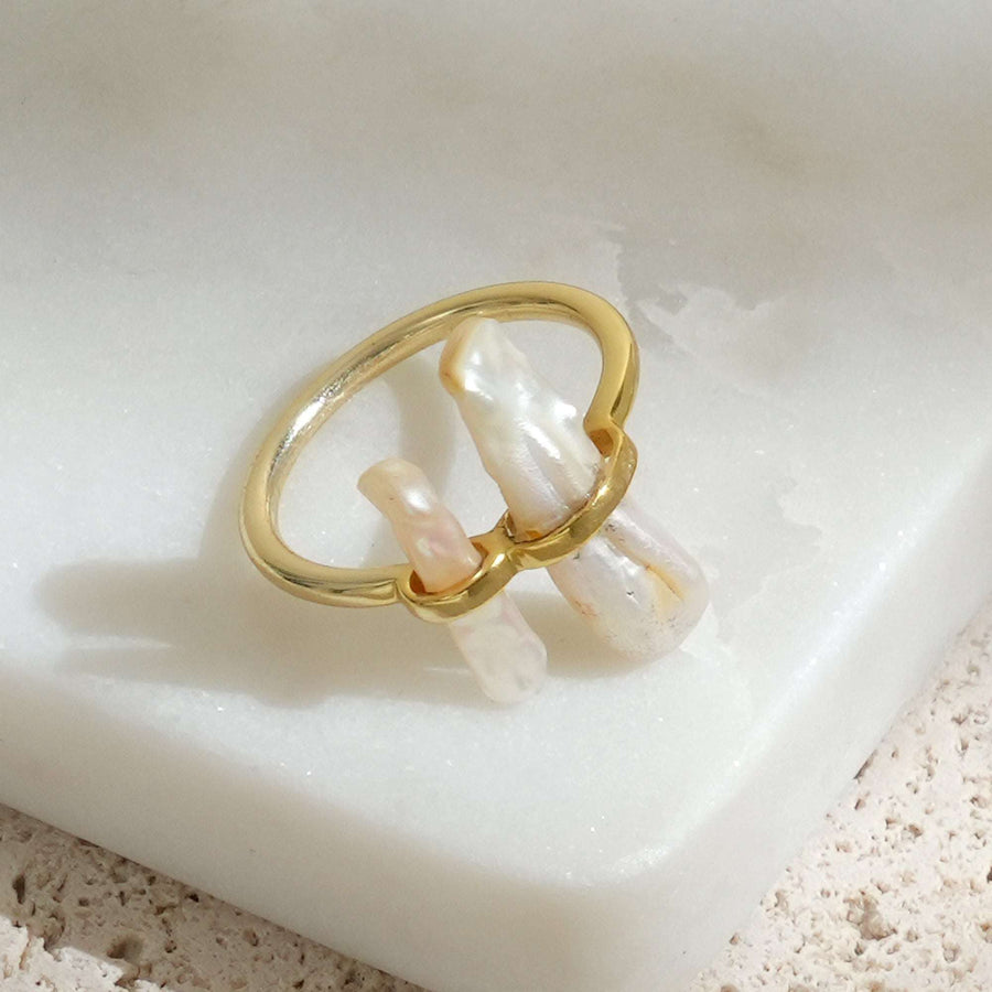Pearl Ring – Opulent Luxury Design