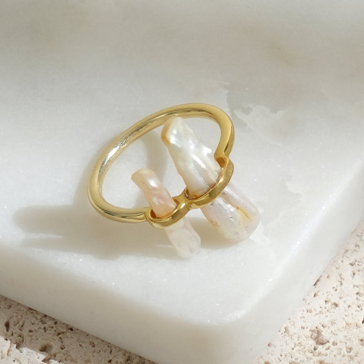 Pearl Ring – Opulent Luxury Design