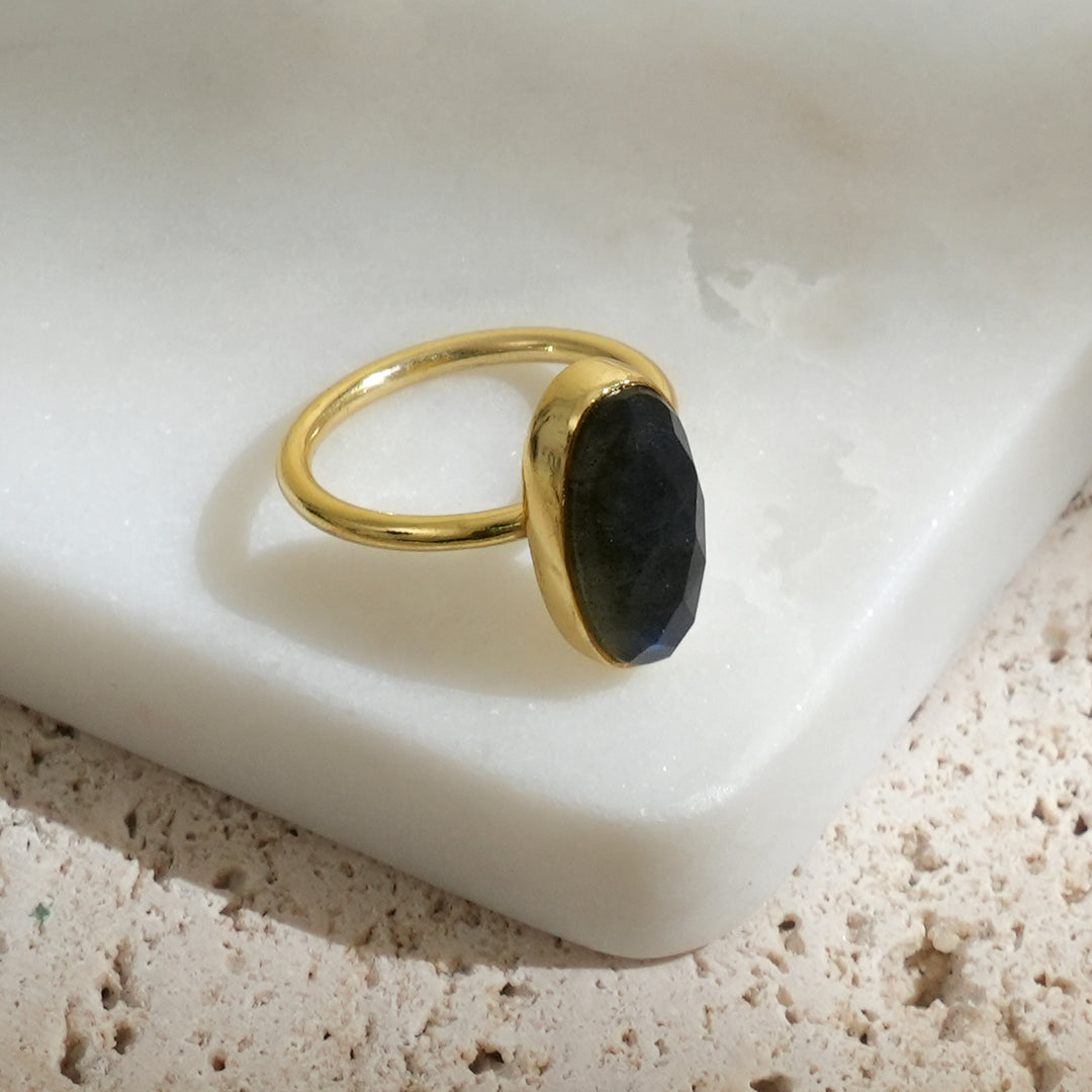 Bold Oval Stone Ring – Black & Gold Finish
