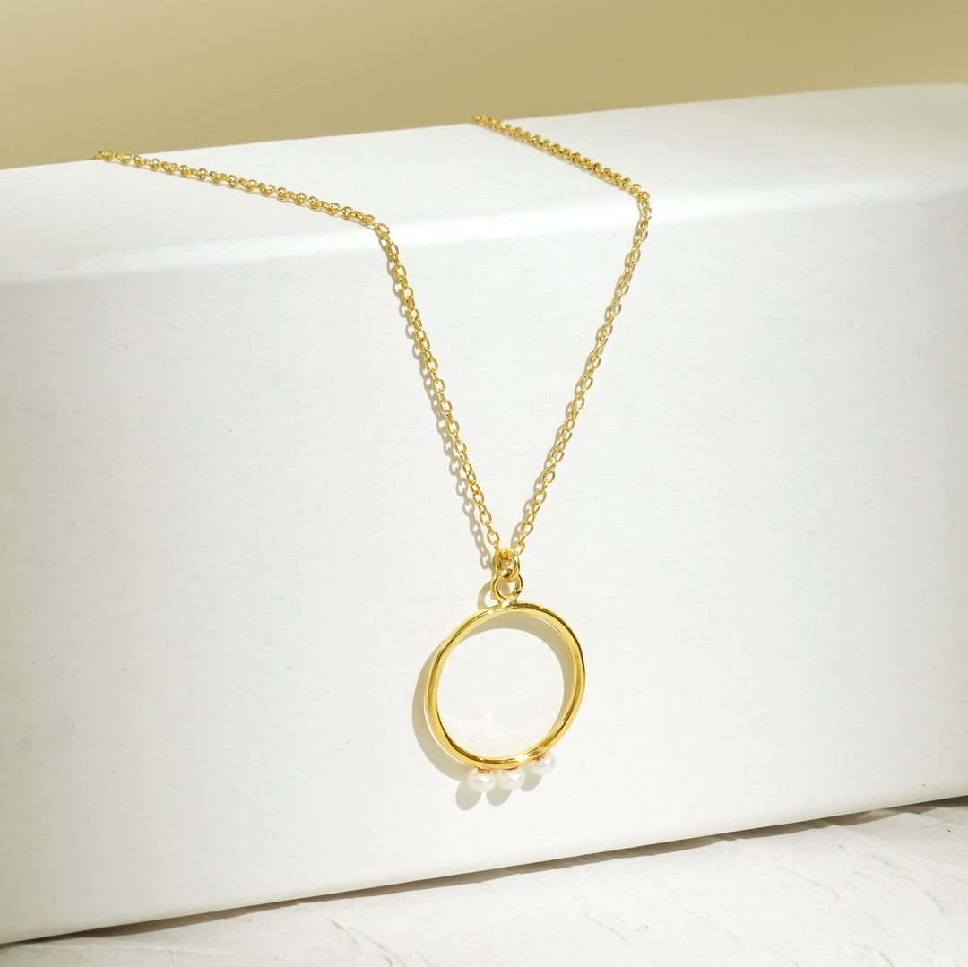 Pearl Circle Necklace – Radiance Finish