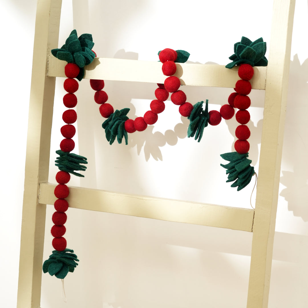 Felt Holly Leaf Christmas Garland-Green & Red