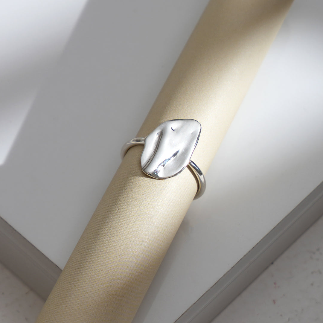 Leaf Design Ring – Elegant Finish