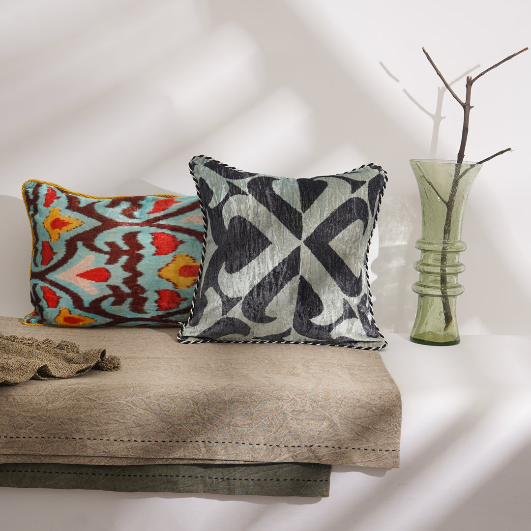 HOUSSE DE COUSSIN IMPRIMÉE EN COTON VISCOSE AVEC PIPING