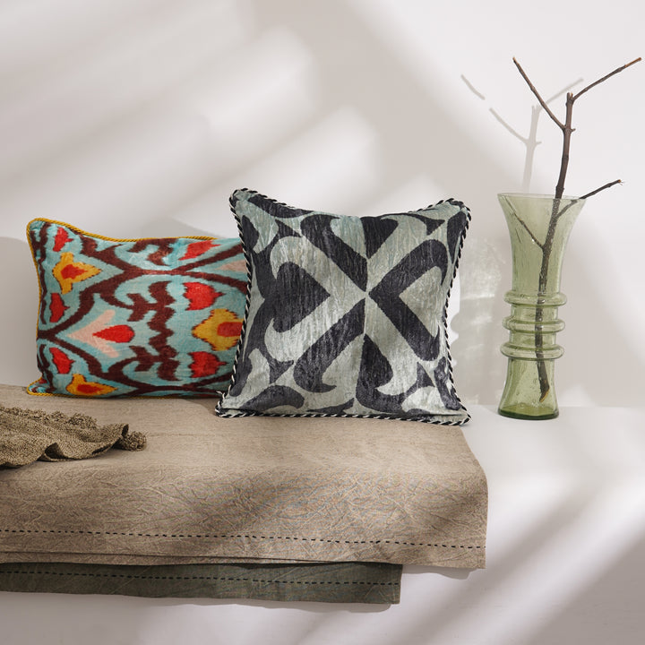 HOUSSE DE COUSSIN IMPRIMÉE EN COTON VISCOSE AVEC PIPING