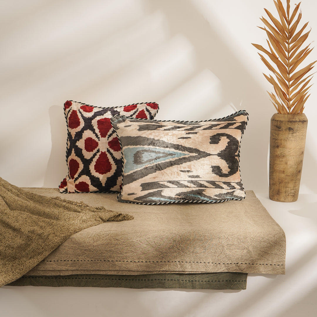 HOUSSE DE COUSSIN IMPRIMÉE EN COTON VISCOSE AVEC PIPING
