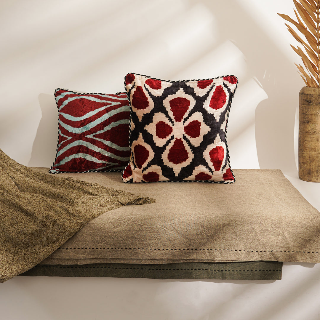 HOUSSE DE COUSSIN IMPRIMÉE EN COTON VISCOSE AVEC PIPING
