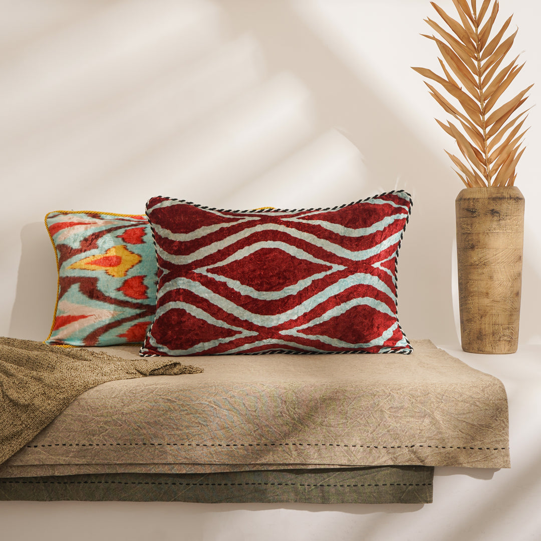 Housse de coussin imprimée en viscose de coton multicolore avec passepoil