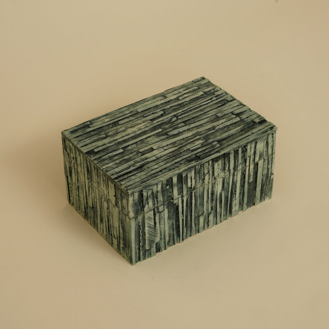 Boîte en résine avec stries