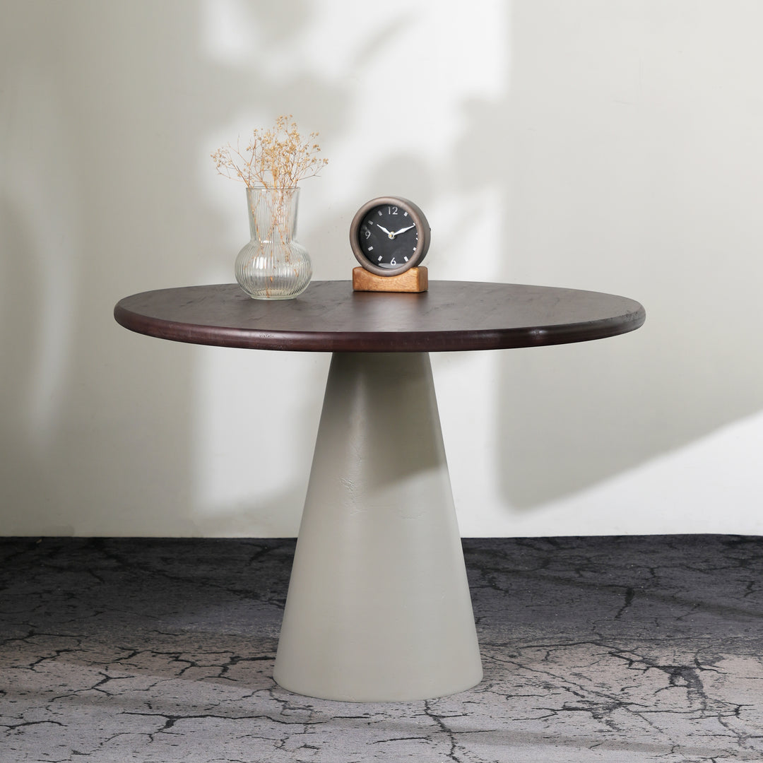 Solara Round Pedestal Dining Table – Modern European Elegance with Sculptural Base