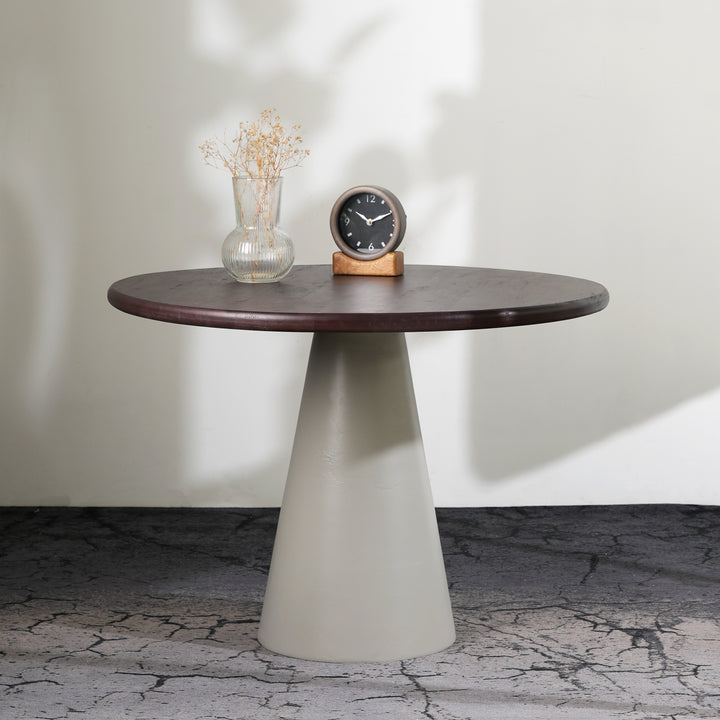 Solara Round Pedestal Dining Table – Modern European Elegance with Sculptural Base