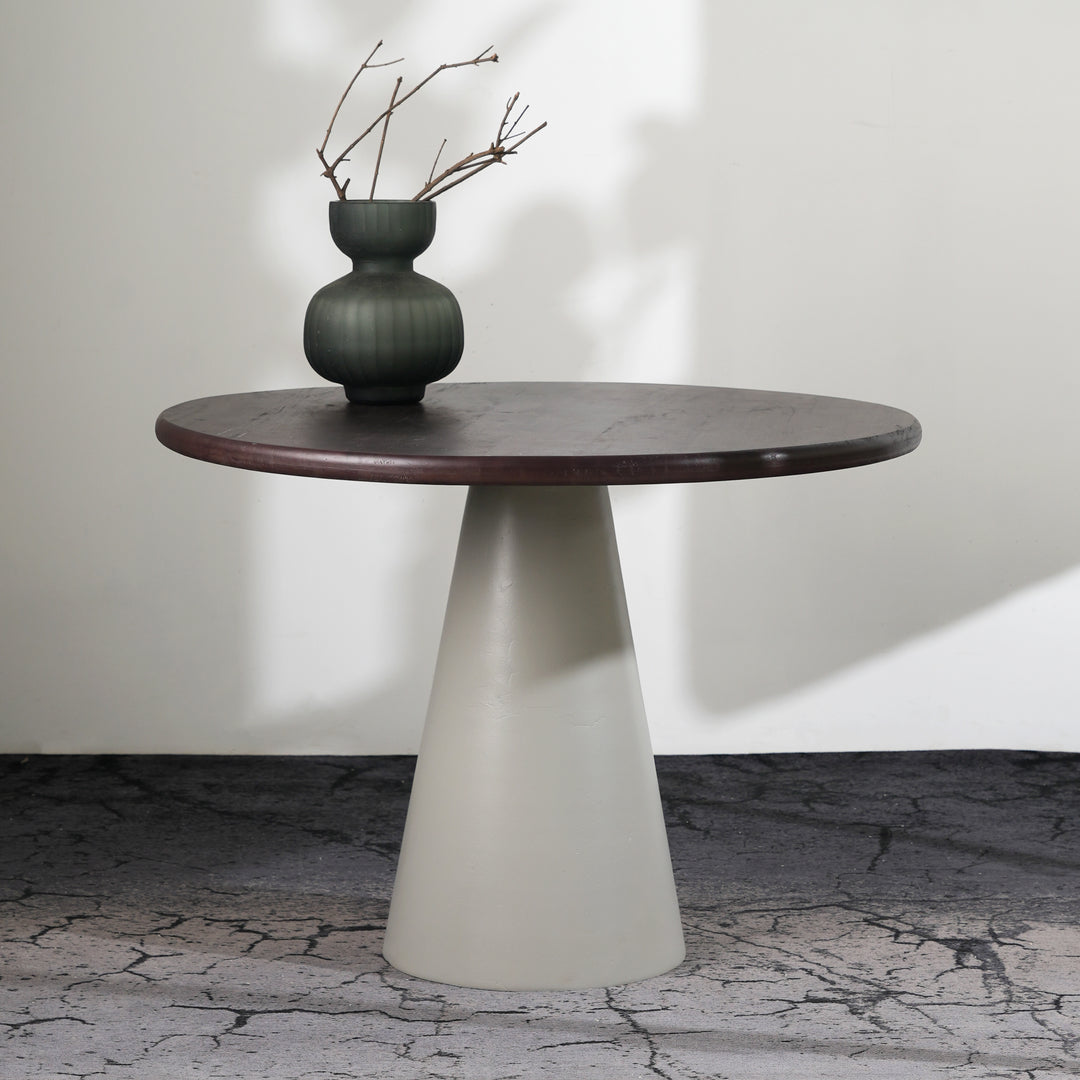 Solara Round Pedestal Dining Table – Modern European Elegance with Sculptural Base