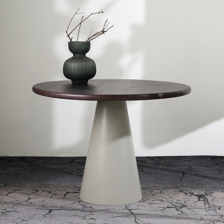 Solara Round Pedestal Dining Table – Modern European Elegance with Sculptural Base