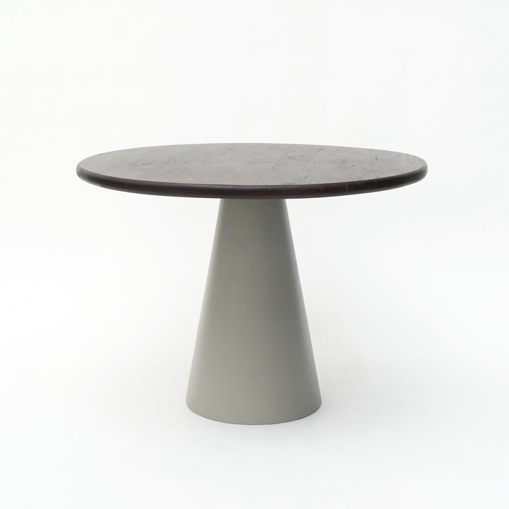 Solara Round Pedestal Dining Table – Modern European Elegance with Sculptural Base