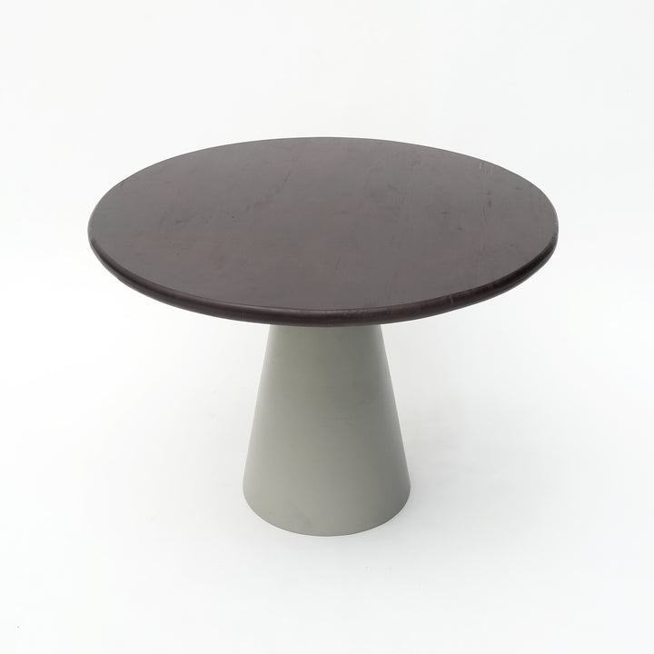 Solara Round Pedestal Dining Table – Modern European Elegance with Sculptural Base