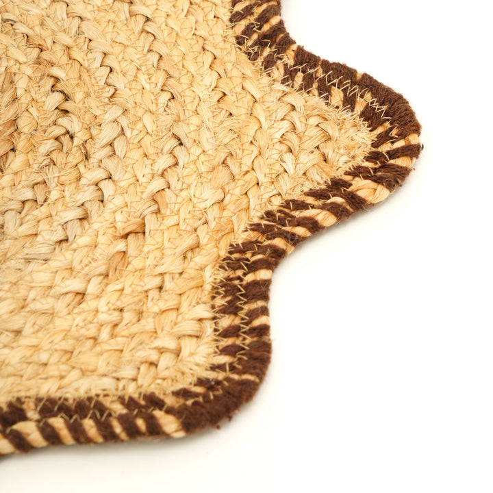 Brown Scalloped Jute Placemat – Handwoven Eco-Friendly Table Mat