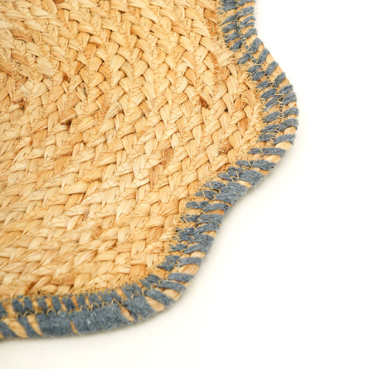Grey Scalloped Jute Braided Placemat – Handcrafted Eco-Friendly Table Mat
