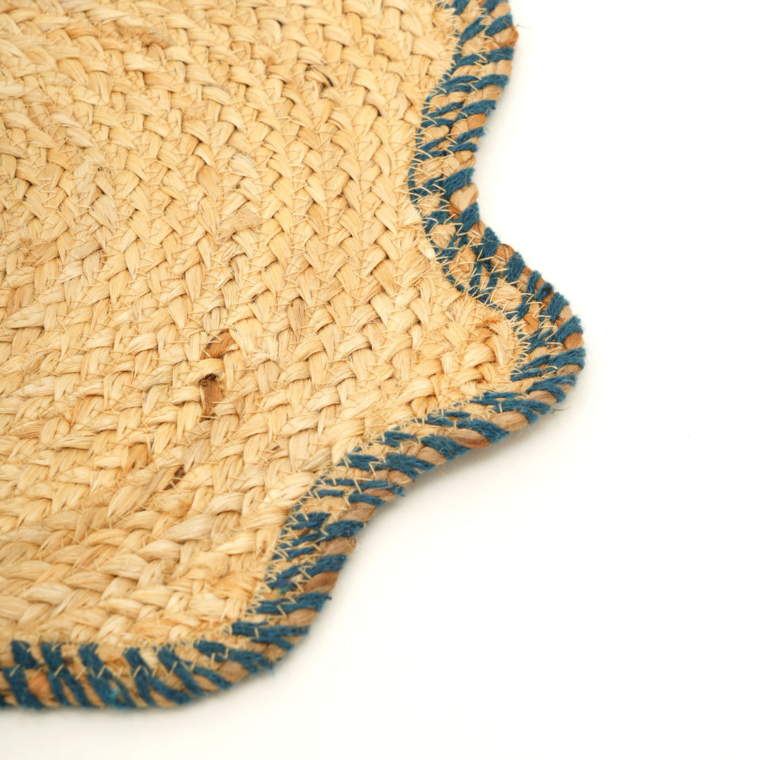 Blue Scalloped Jute Braided Placemat – Handcrafted Sustainable Table Mat