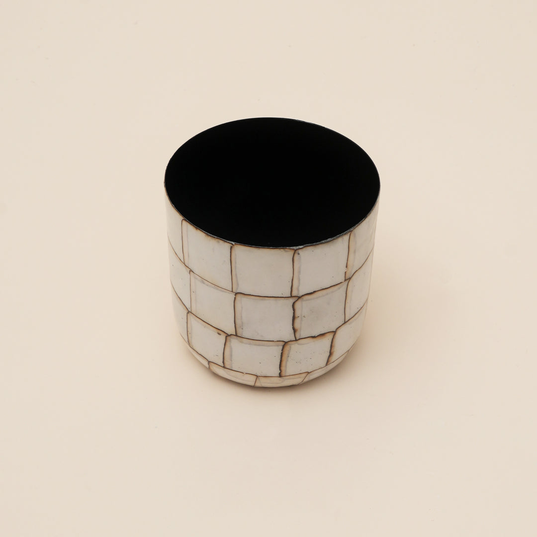 Pebble Mosaic Iron Pot – Decorative Metal Planter with Stone-Inspired Mosaic Finish