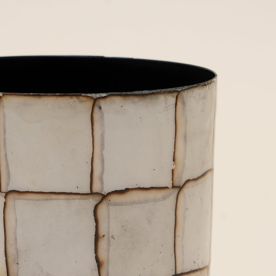 Pebble Mosaic Iron Pot – Decorative Metal Planter with Stone-Inspired Mosaic Finish