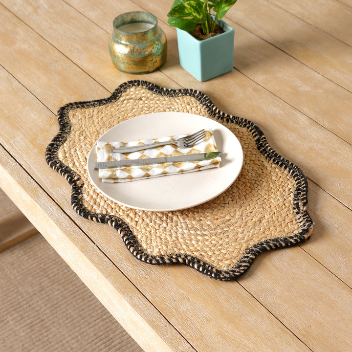 Charcoal Scalloped Jute Placemat – Handcrafted Sustainable Table Mat